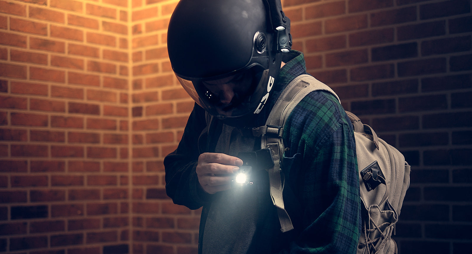 Backpack Utility Light Clip-On Backpack Light - Attachable Flashing LED Safety Light