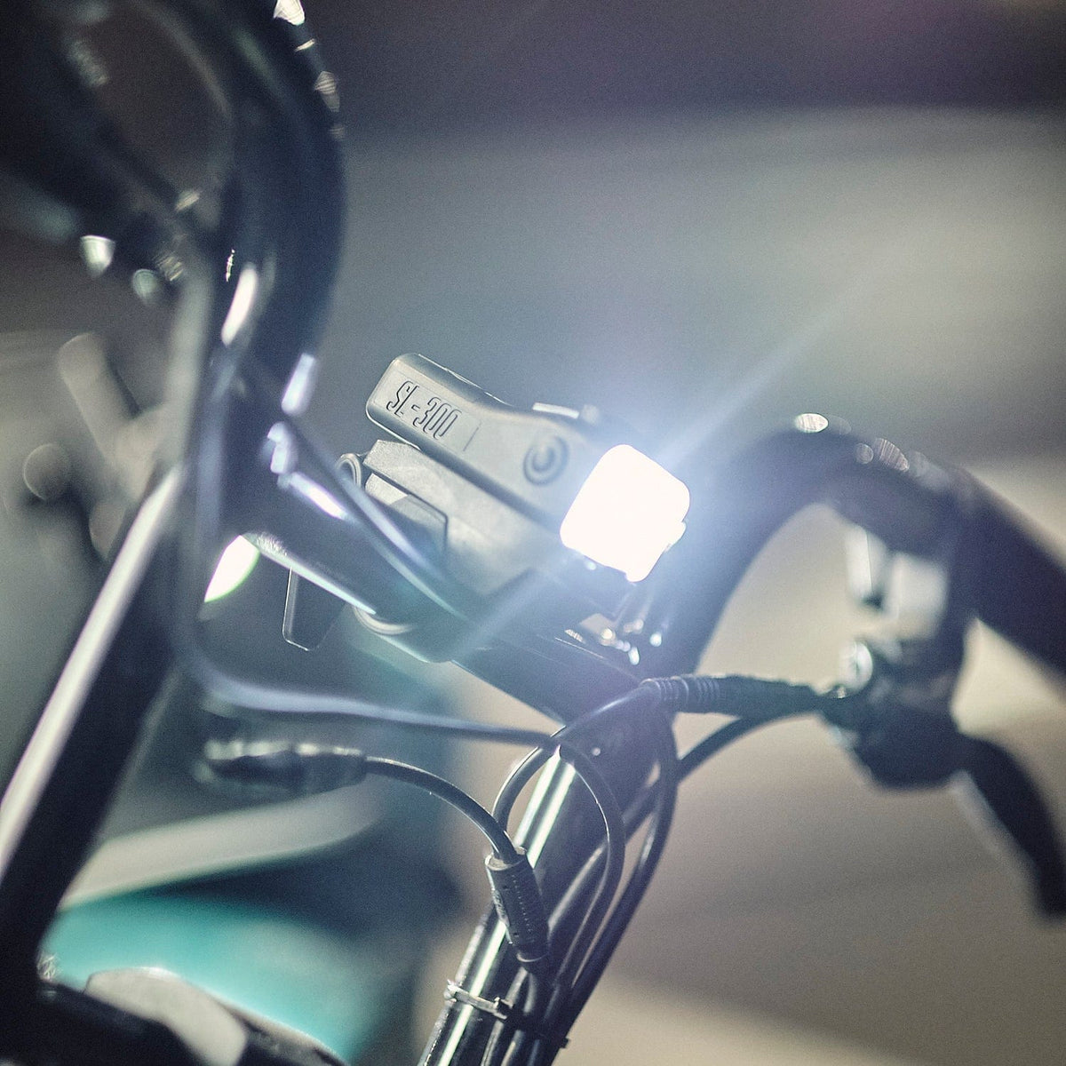 SL-300+ Headlight & SL-R1+ Brake Light Bike Bundle